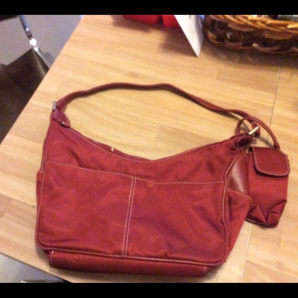 Red bag - Picture 2 of 5